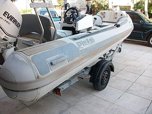 Tube replacement on a Plefsi 4.60 inflatable boat, before