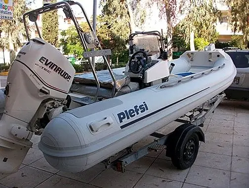 Tube replacement on a Plefsi 4.60 inflatable boat, after
