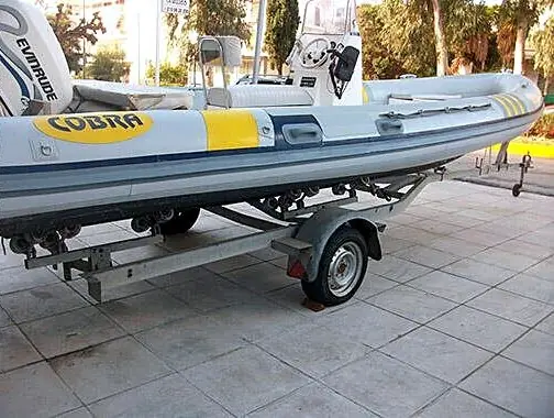 Ενίσχυση και καθαρισμός αεροθαλάμου σε φουσκωτό σκάφος Cobra, μετά