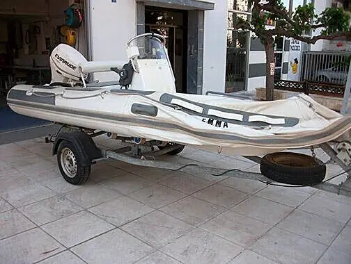 Tube replacement on an inflatable boat, before