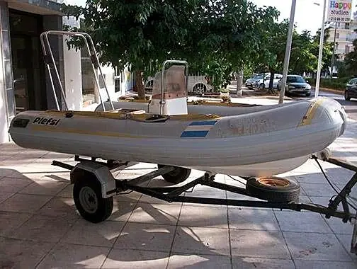 Αλλαγή κυματοθραύστη σε φουσκωτό σκάφος Plefsi 360, πριν