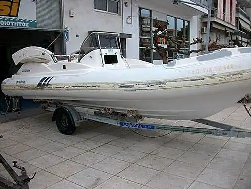 Rubbing strake replacement on an Orizon 7.10 inflatable boat, before