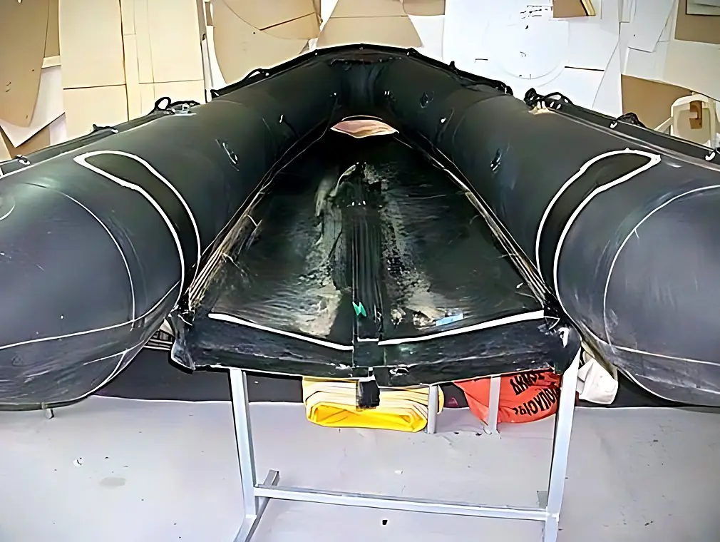 Transom bonding on a PVC conventional boat, before