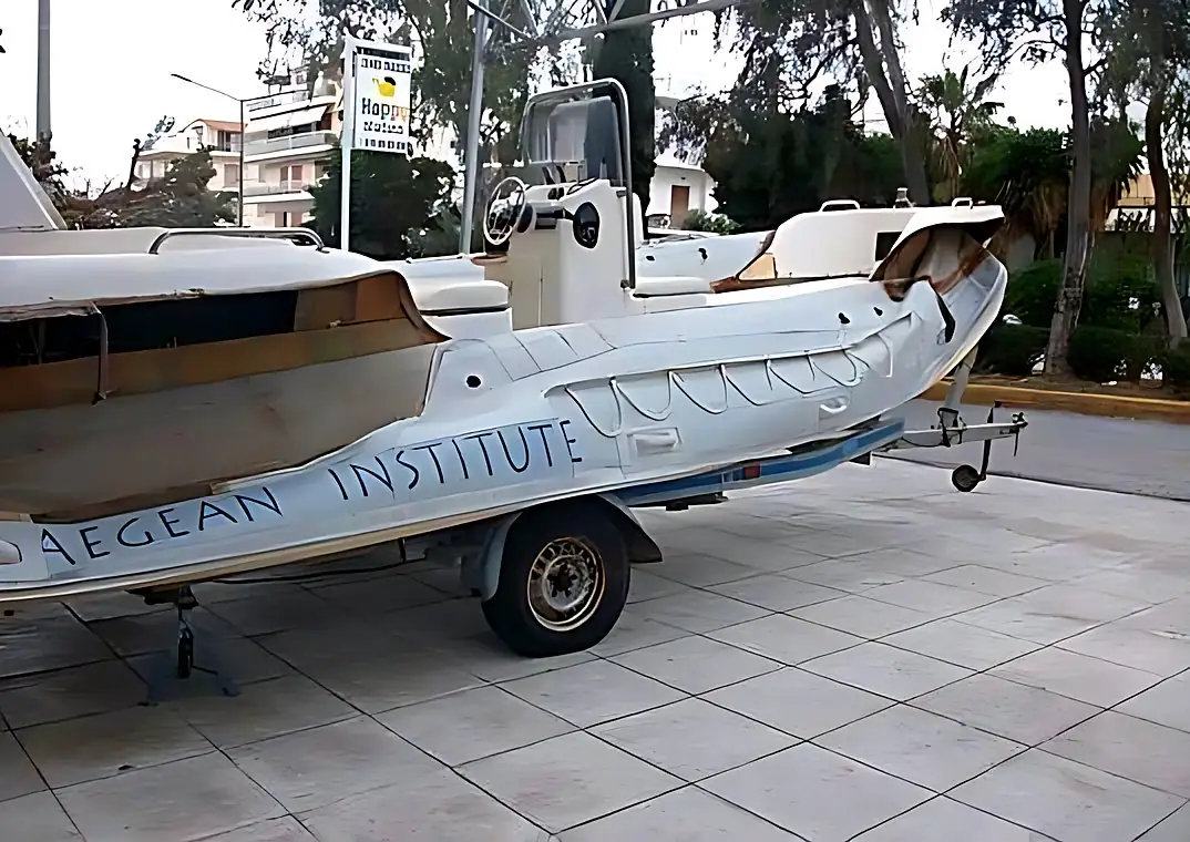 Αλλαγή αεροθαλάμου σε φουσκωτό σκάφος Mostro 6.41m, πριν