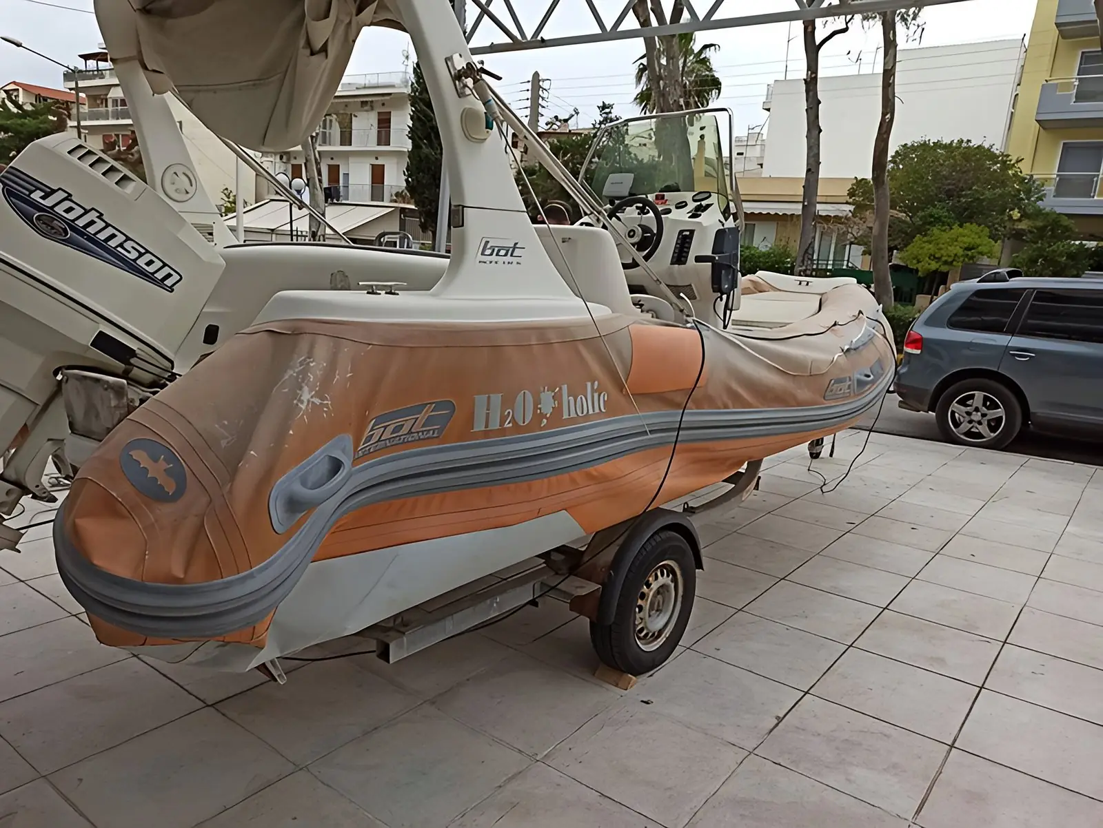Tube replacement on a Bat inflatable boat, photo 1