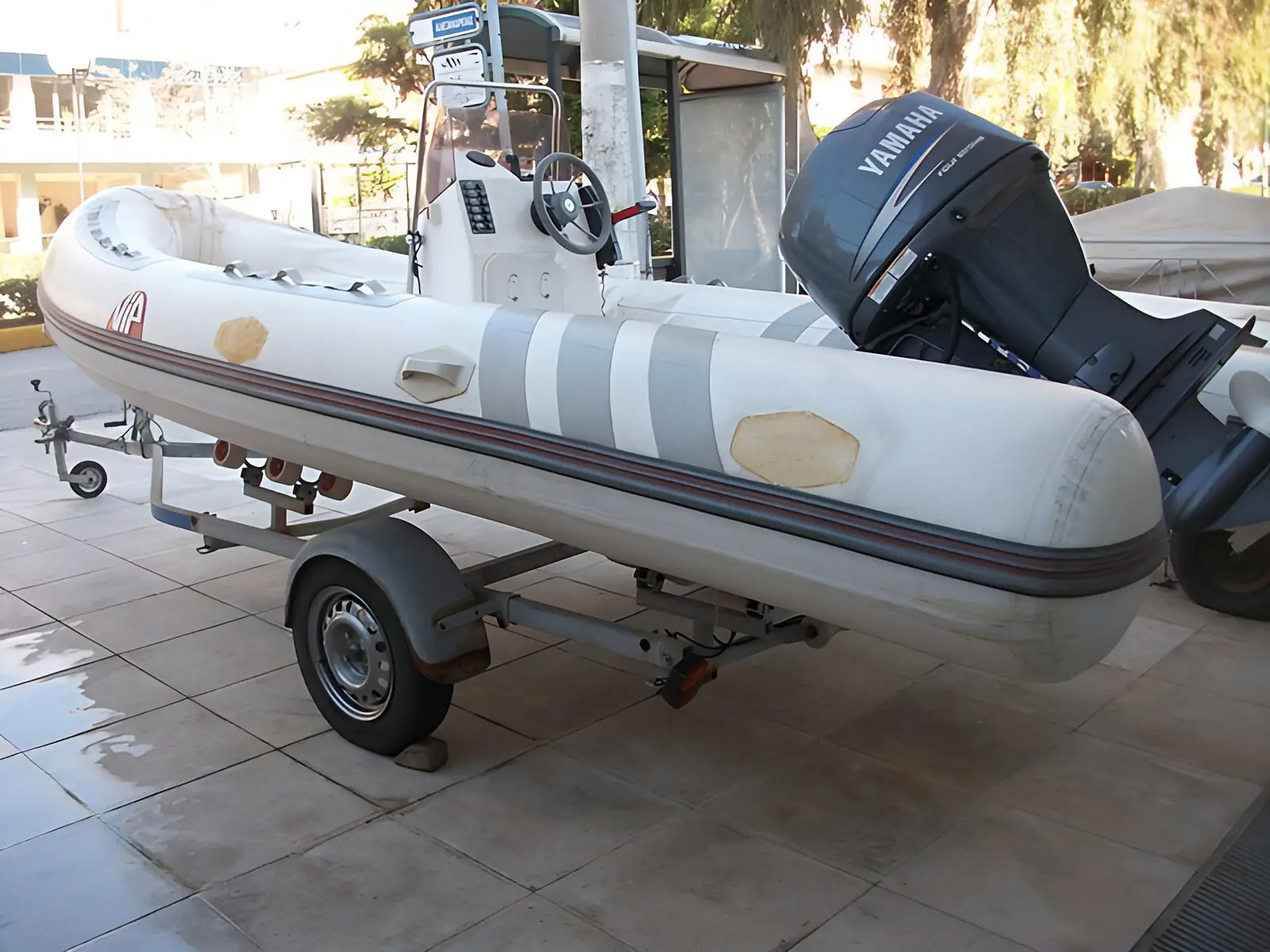 Tube replacement on a VIP inflatable boat, photo 1