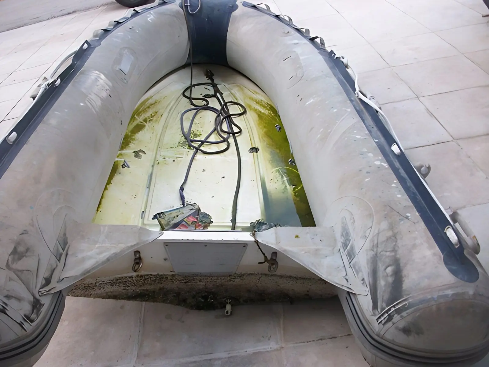 Tube and hull cleaning on a Neptune inflatable boat, photo 1