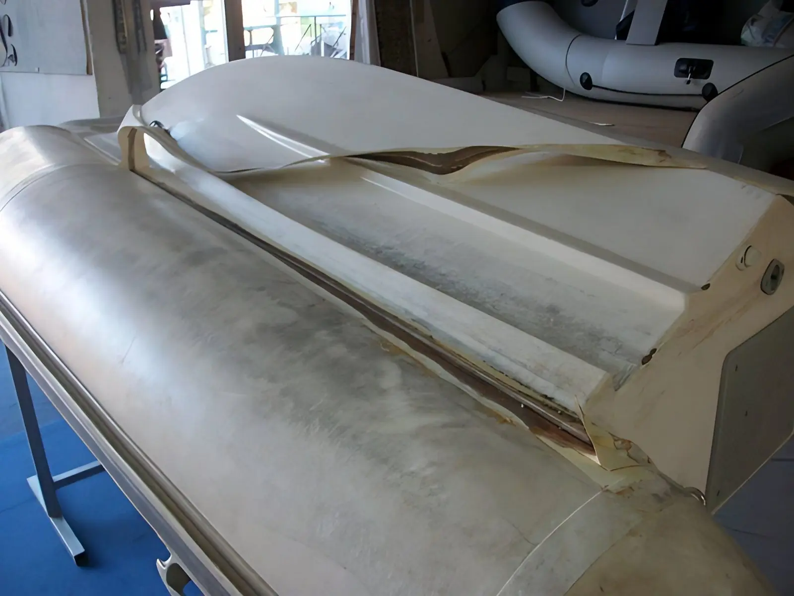Bonding the external sealing tape on a PVC conventional inflatable, photo 1