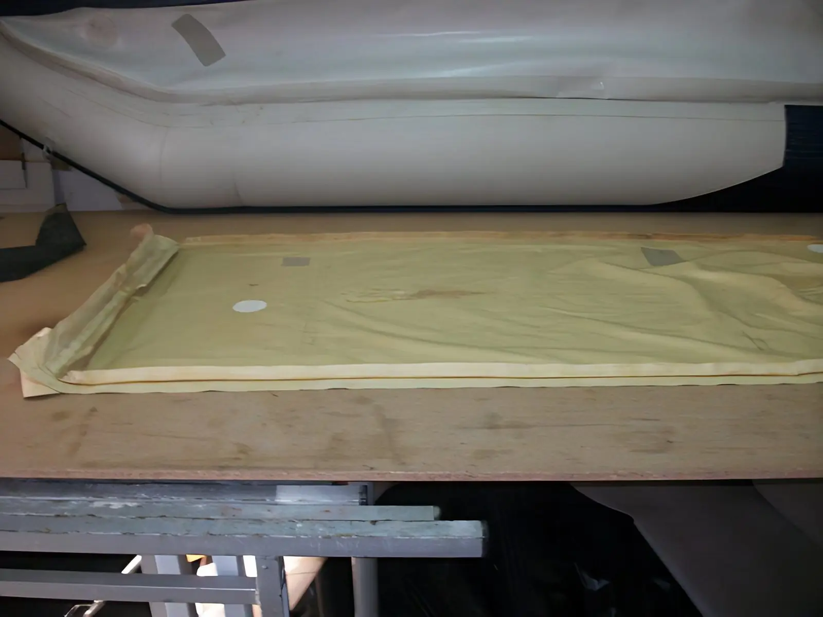 Transom and floor bonding on a Zed heat-welded PVC inflatable boat, photo 1
