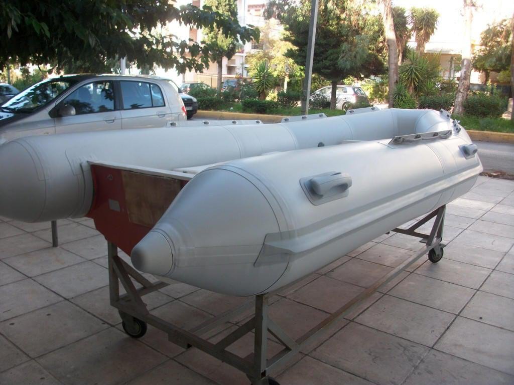 Κατασκευή αεροθαλάμου σε φουσκωτό σκάφος Narwhal 4.00
