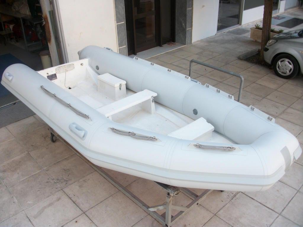Κατασκευή αεροθαλάμου σε φουσκωτό σκάφος Narwhal 4.00
