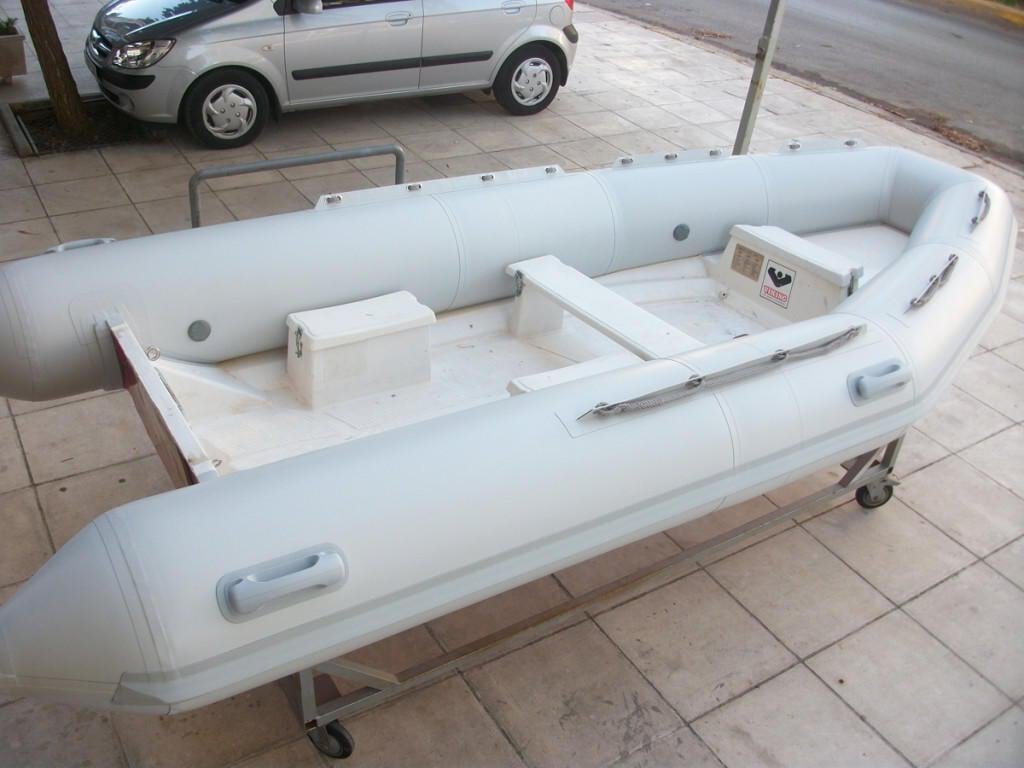 Κατασκευή αεροθαλάμου σε φουσκωτό σκάφος Narwhal 4.00