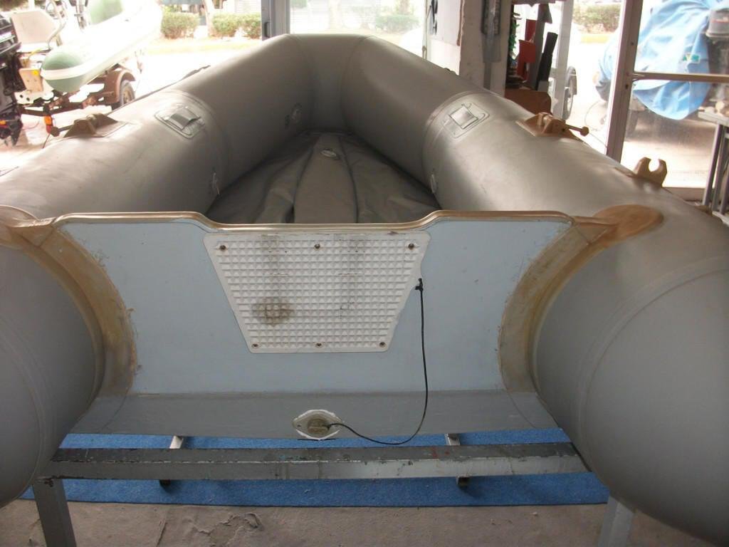 kolima_kathrepti_kai_parelkomenon_se_fouskoto_symbatiko_skafos_typou_pvc