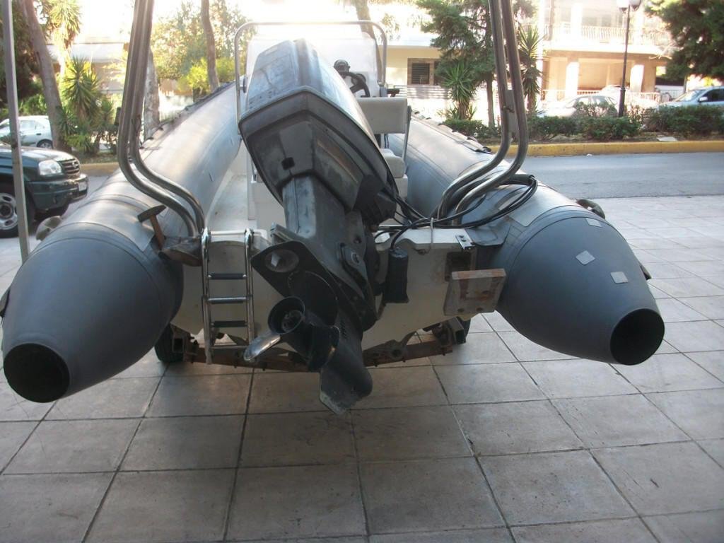 ksekolima_aerothlamou_apo_kathrepti_kai enisxisi_tou_apo_gdarsimata