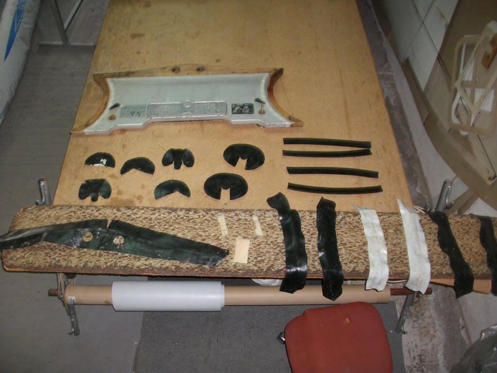 Kolima_kathrepti_se_symbatiko_skafos_yfasmatos_PVC