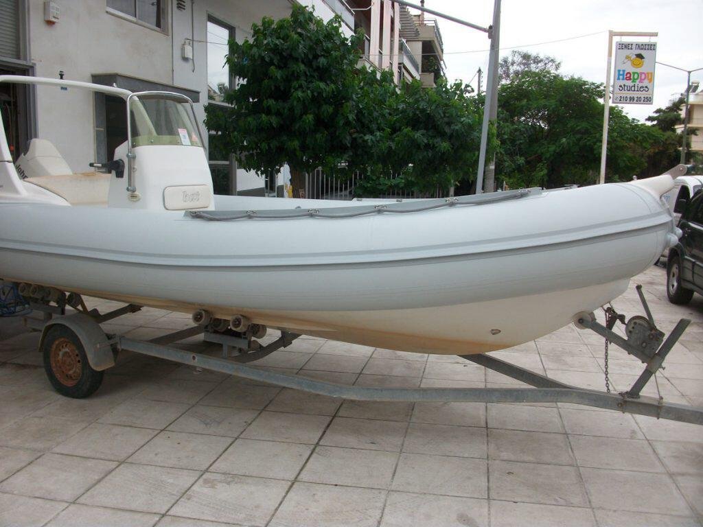 Αλλαγή αεροθαλάμου σε φουσκωτό σκάφος BAT