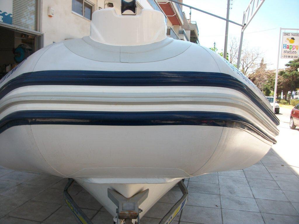 Κόλλημα αεροθαλάμου σε γάστρα σε φουσκωτό σκάφος explorer