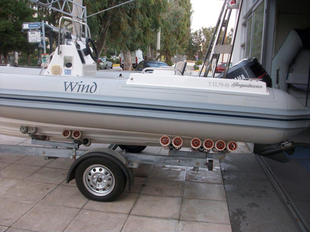 Αλλαγή κυματοθραύστη σε φουσκωτό σκάφος Wind