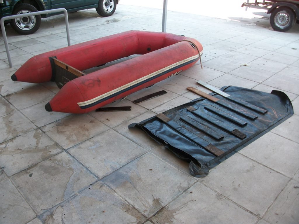 Κόλλημα πάτου σε συμβατικό σκάφος Bombard