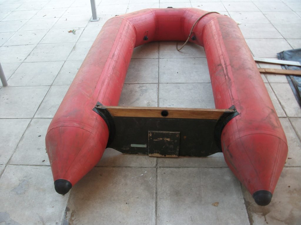 Κόλλημα πάτου σε συμβατικό σκάφος Bombard