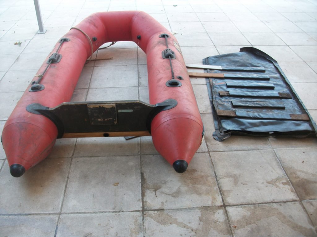 Κόλλημα πάτου σε συμβατικό σκάφος Bombard