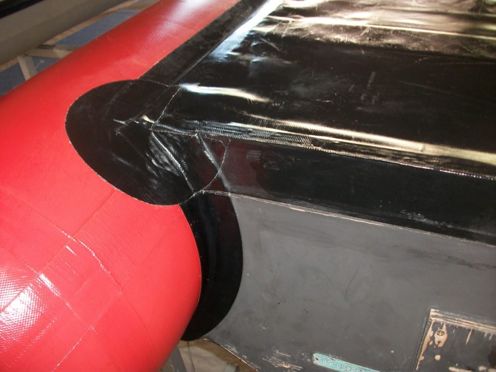 Κόλλημα πάτου σε συμβατικό σκάφος Bombard
