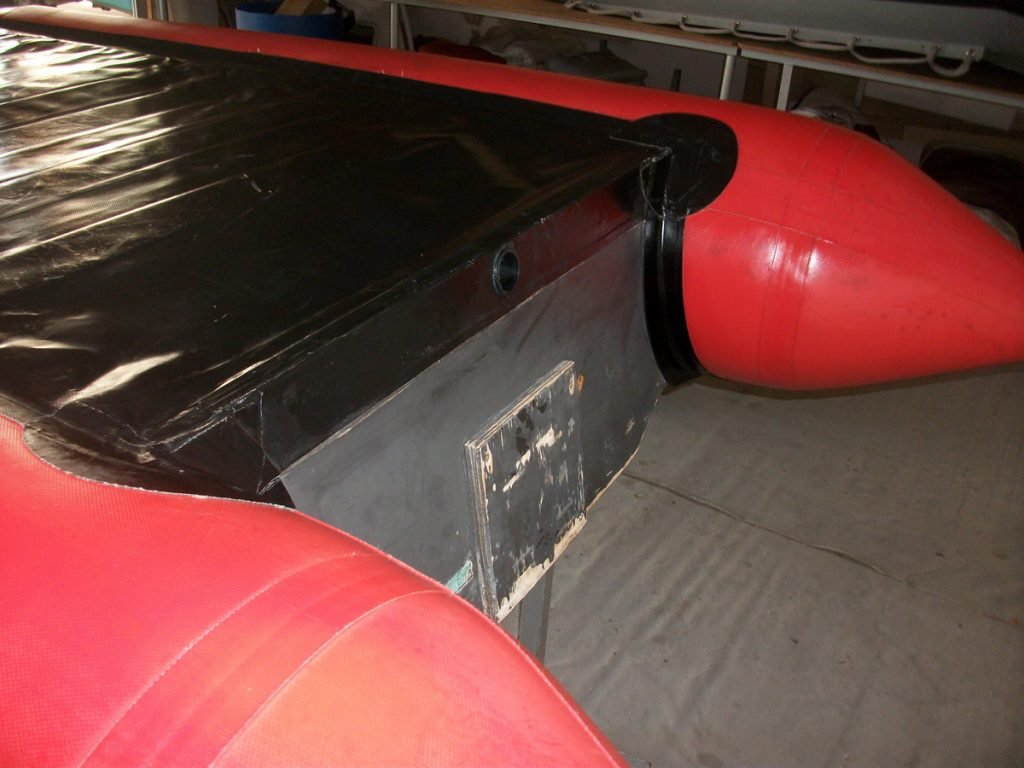 Κόλλημα πάτου σε συμβατικό σκάφος Bombard