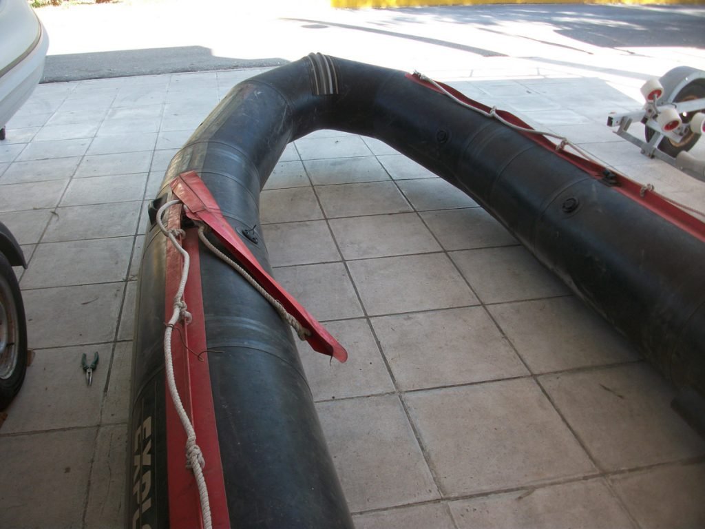 Κόλλημα αεροθαλάμου σε φουσκωτό σκάφος Bombard