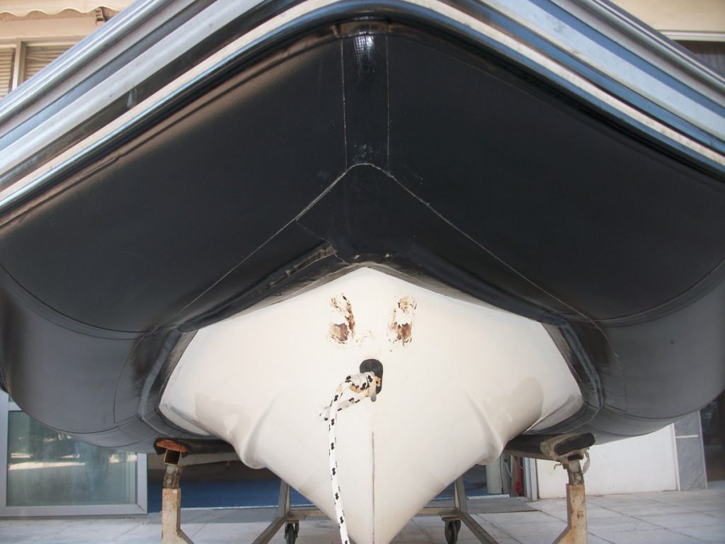 Κόλλημα αεροθαλάμου σε φουσκωτό σκάφος Bombard