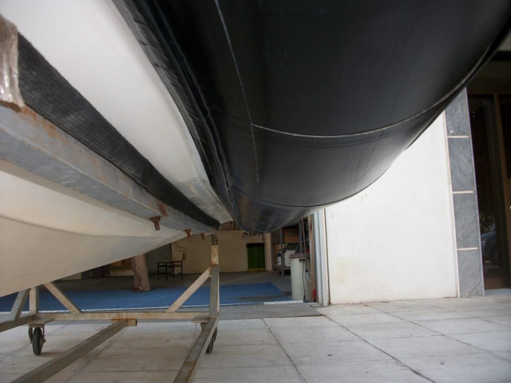 Κόλλημα αεροθαλάμου σε φουσκωτό σκάφος Bombard