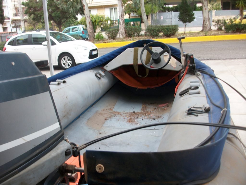 Ενίσχυση και καθαρισμός αεροθαλάμου σε φουσκωτό σκάφος Wiking