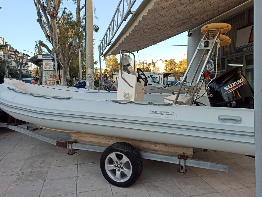 Αλλαγή αεροθαλάμου σε φουσκωτό σκάφος Navigator