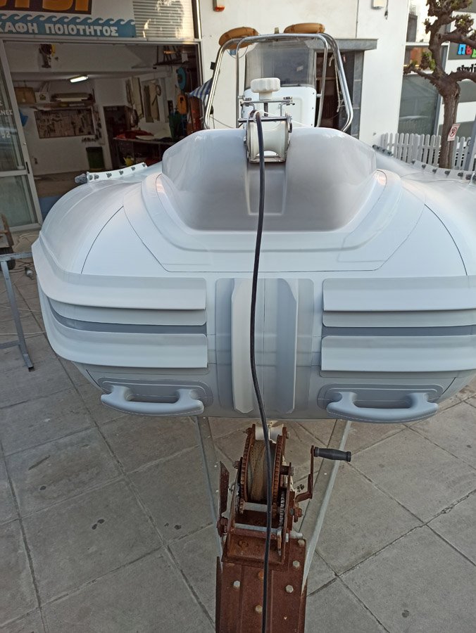 Αλλαγή αεροθαλάμου σε φουσκωτό σκάφος Navigator